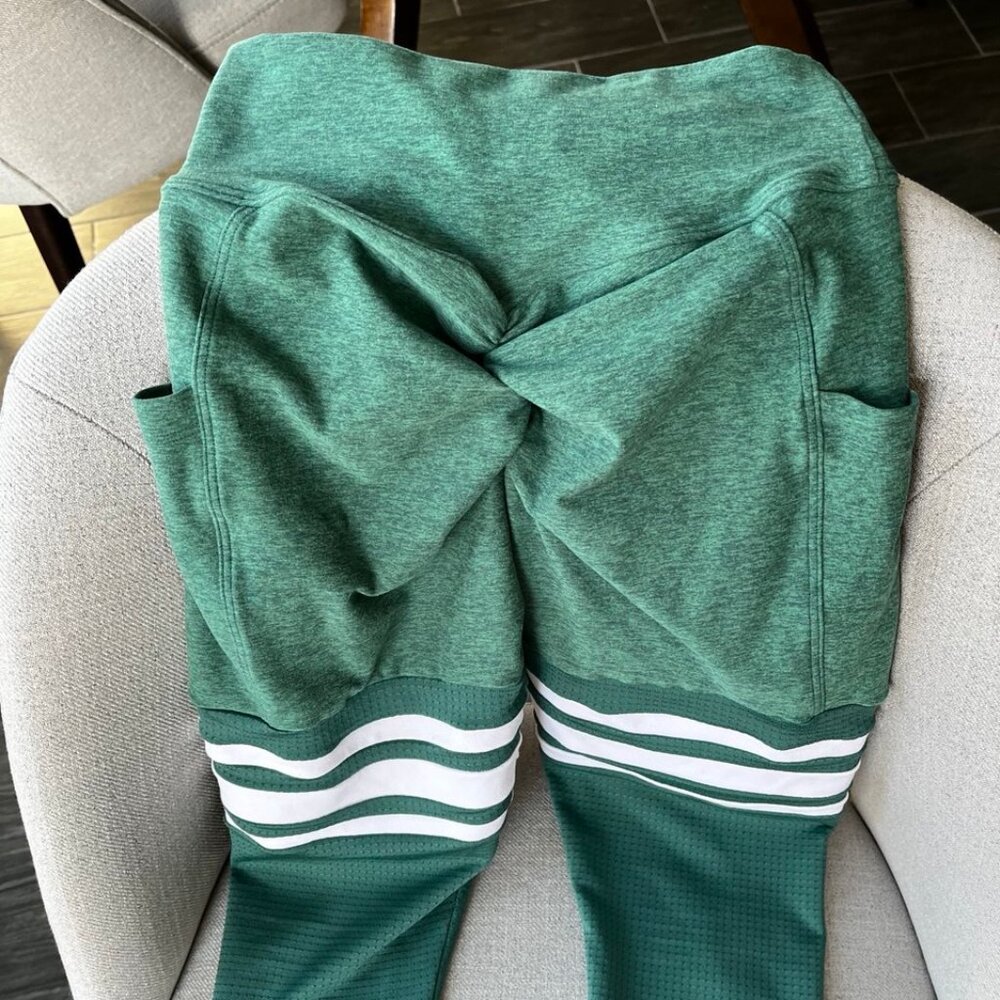 Bombshell Scrunch Leggings (LIKE NEW) - Picture 8 of 10